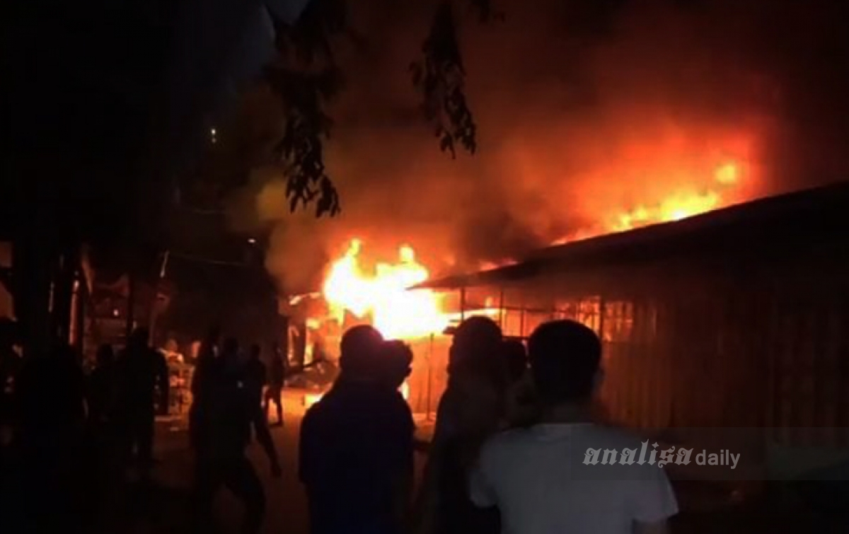 Ratusan Kios Pakaian Bekas di Pasar TPO Tanjung Balai Terbakar