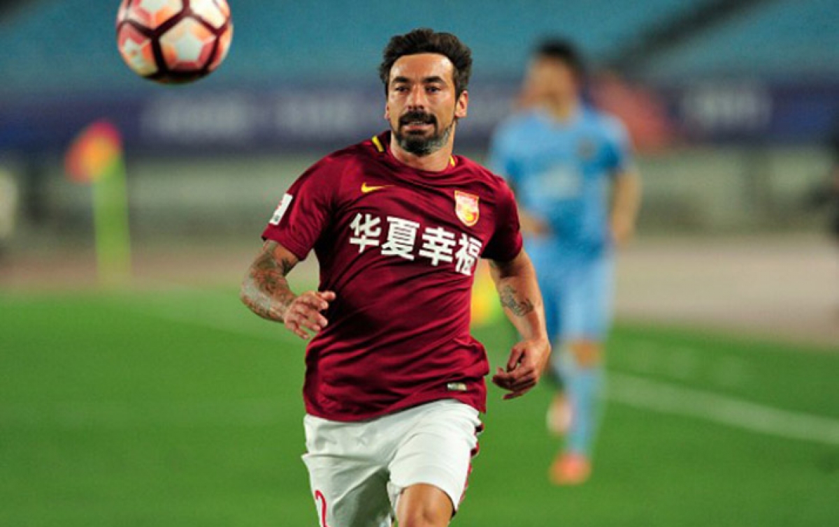 Lavezzi Pertimbangkan Gantung Sepatu