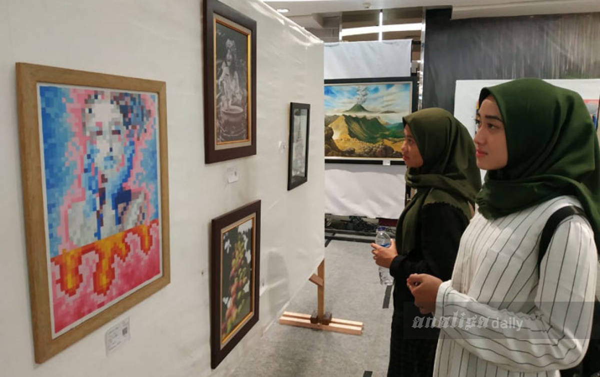 Pameran Karya Seni dan Kriya di Manhattan Mall