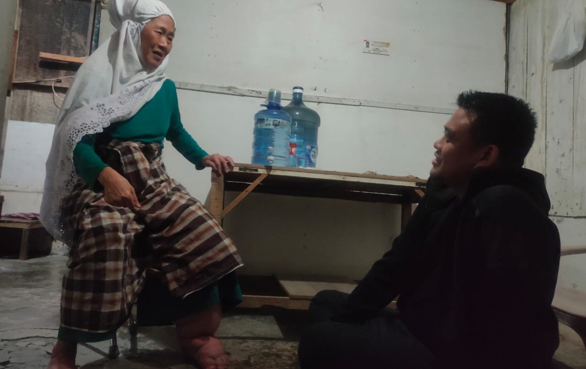 Nek Khadijah Terharu Dapat Kunjungan Bobby Nasution