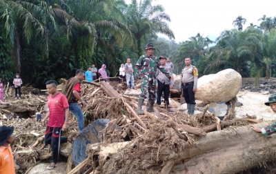 Tim Gabungan Terus Cari Satu Keluarga Korban Banjir Bandang di Labura
