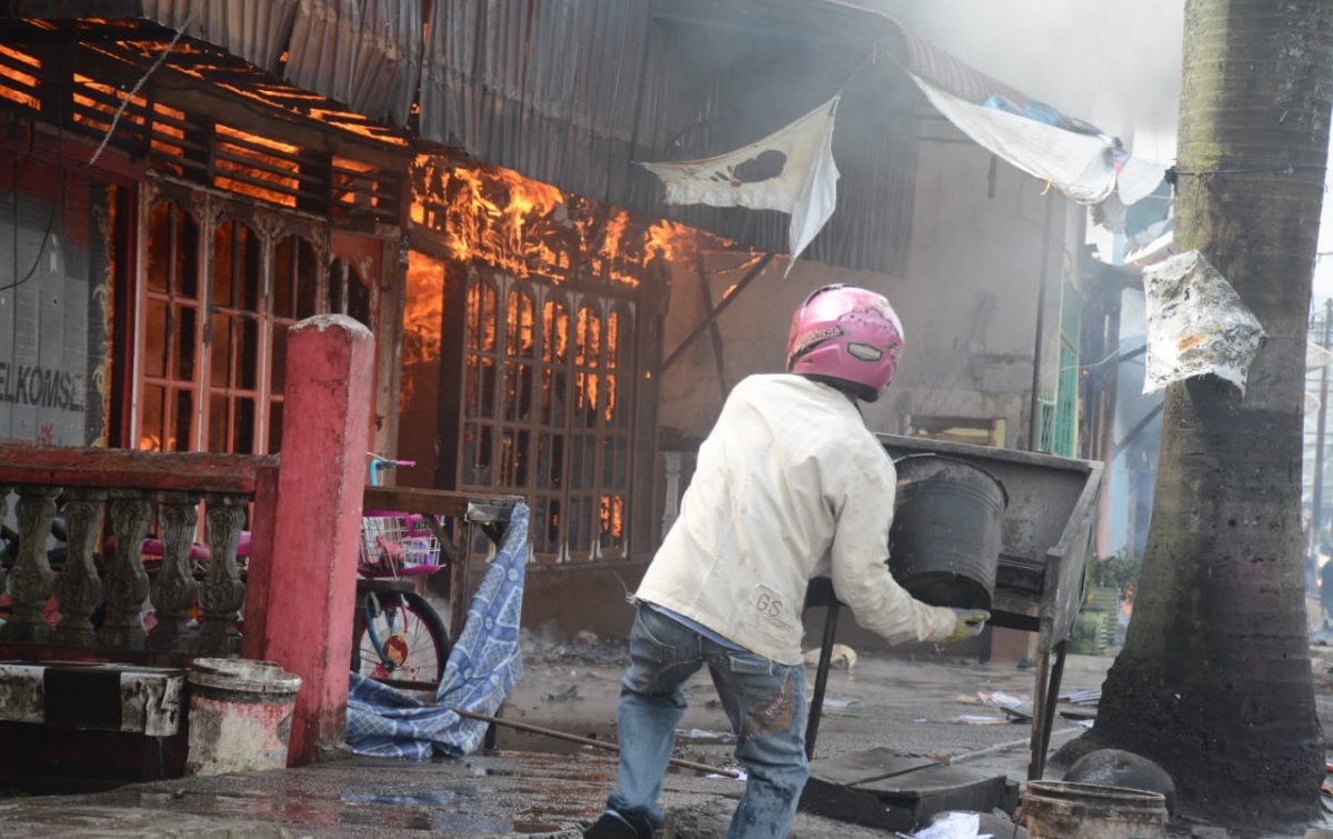 Kebakaran Hebat Terjadi di Sidimpuan, 14 Rumah Hangus