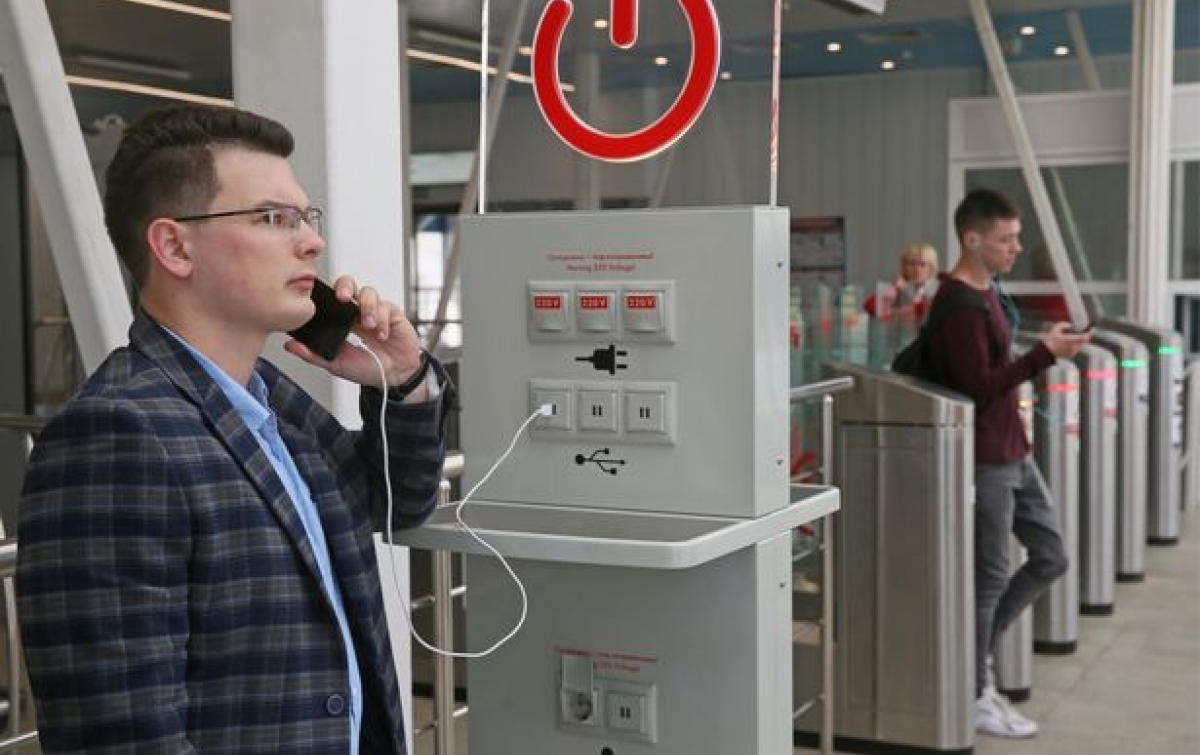 Waspada, Jangan Sembarangan Mengisi Daya Smartphone di Bandara
