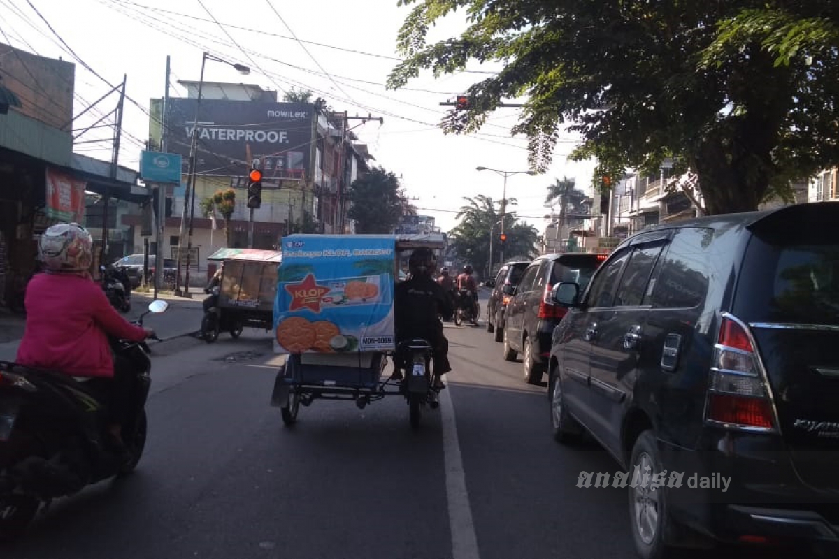 Jumat Pagi, Lalu Lintas di Medan Ramai Kendaraan