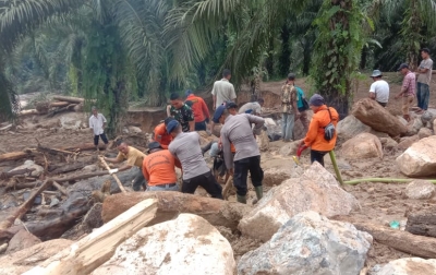 Tidak Ada Tanda-tanda, Pencarian Korban Hanyut Banjir Bandang Labura Dihentikan Sementara