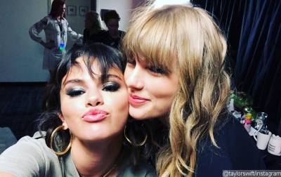 Taylor Swift Beri Dukungan Kepada Selena Gomez