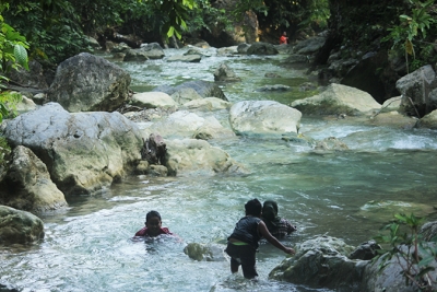 Segarnya Air di Lokasi Wisata Pemandian Pucok Krueng