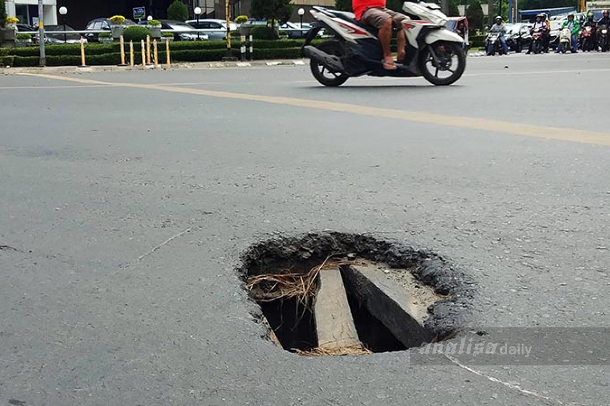 Hati-hati, Ada Lubang di Persimpangan Jalan Perdana-Imam Bonjol Medan