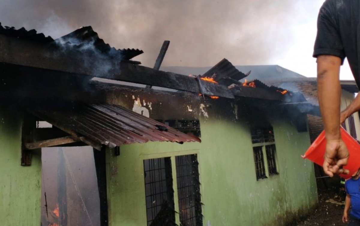 Kebakaran Menghanguskan Dua Rumah di Jalan Pelajar