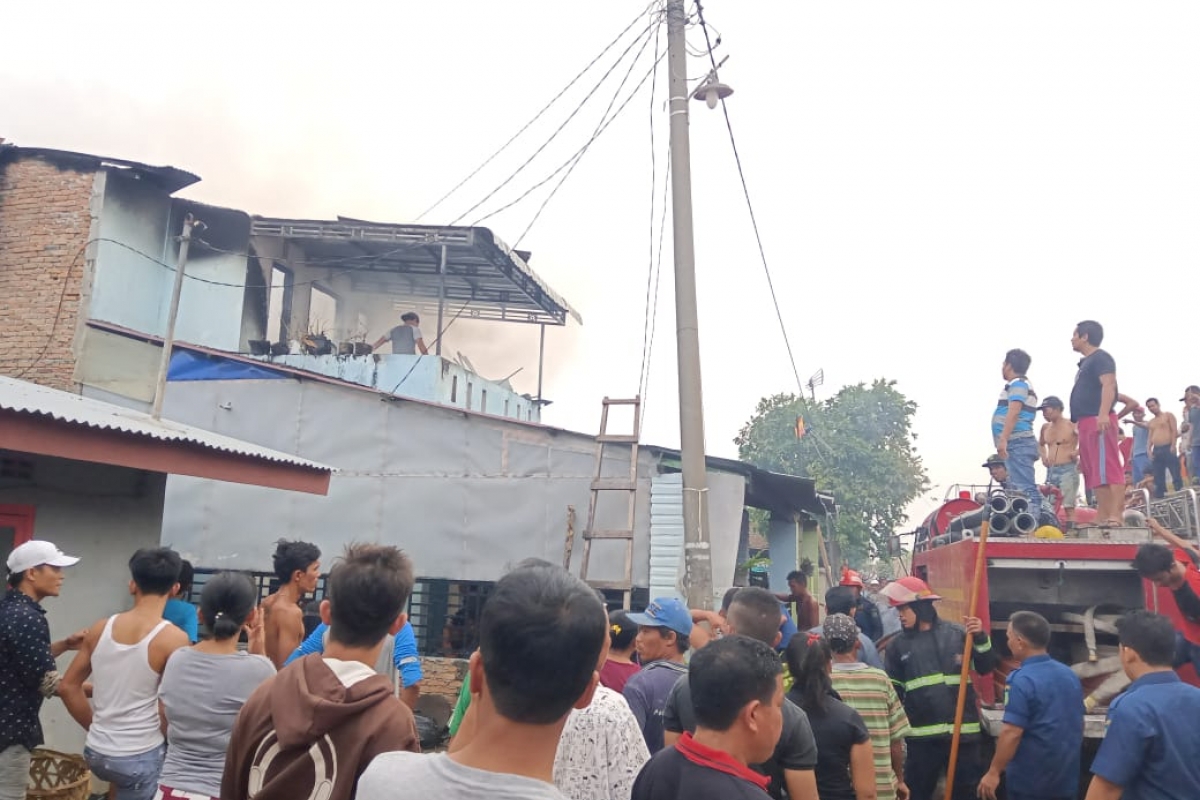 Dua Rumah di Medan Tembung Terbakar