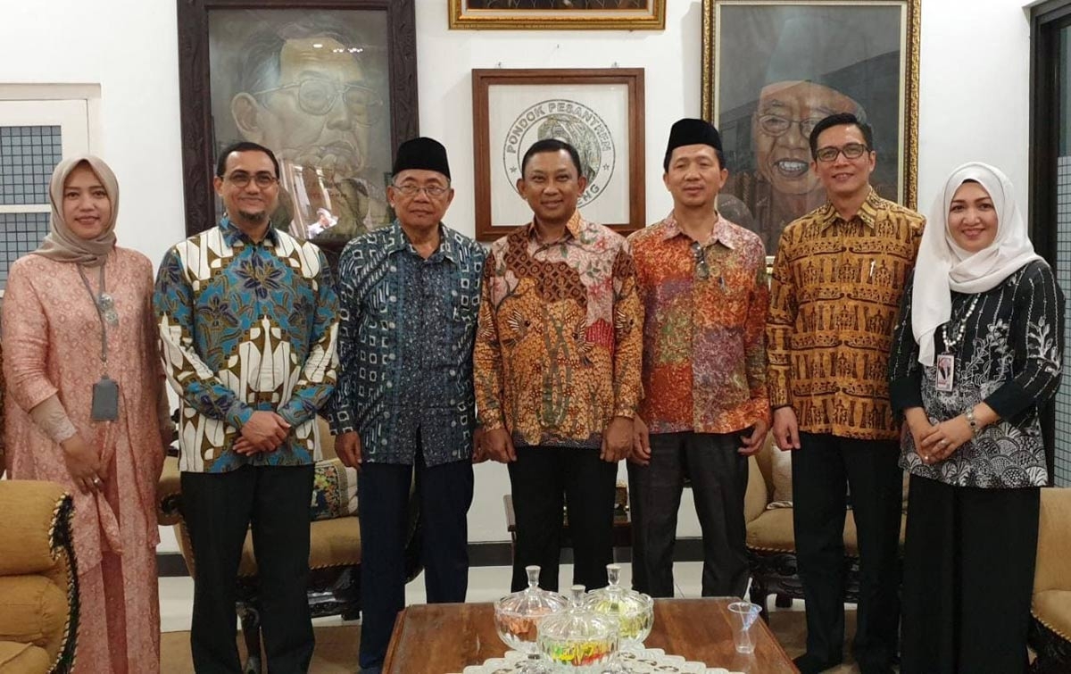 Phintraco Sekuritas Hadir di Pondok Pesantren Tebuireng