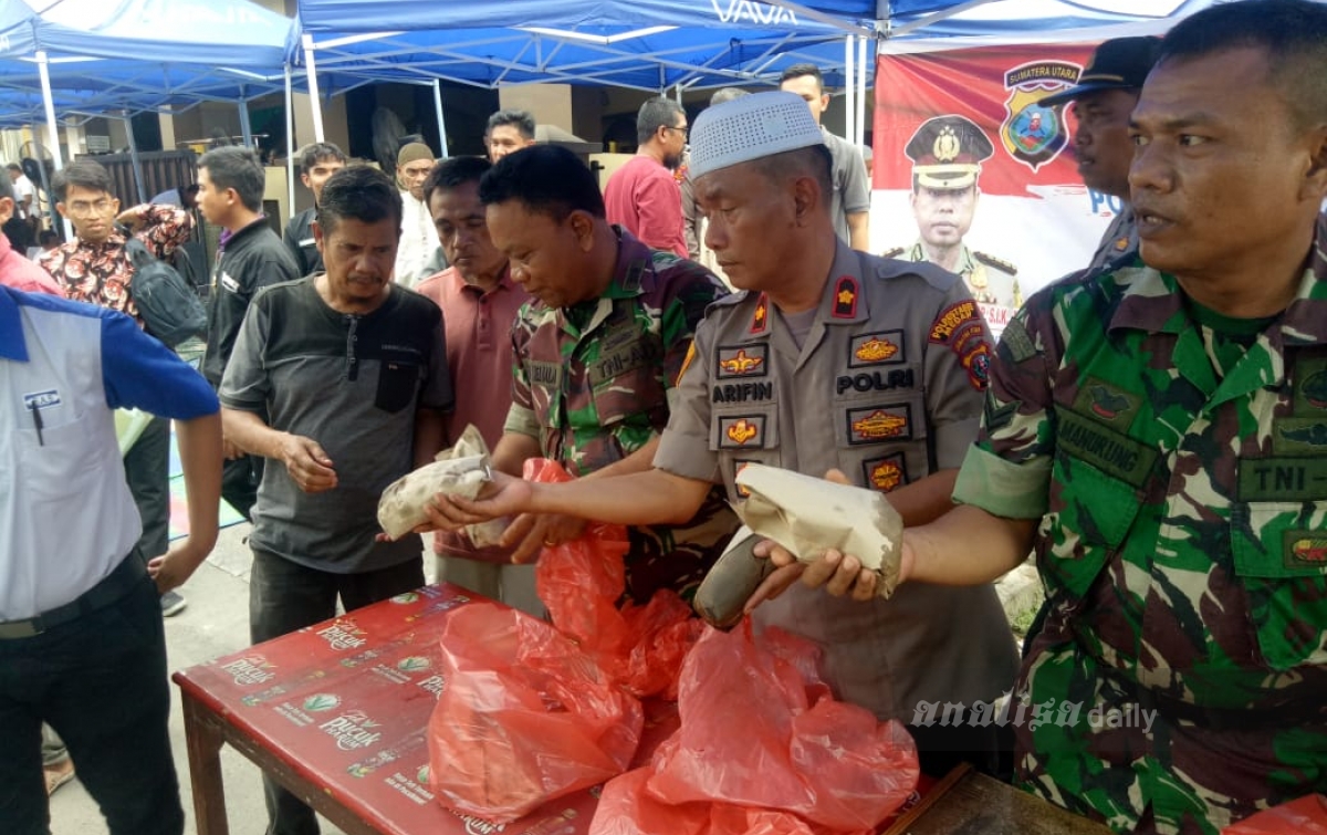 Jaga Kondusifitas, TNI dan Polri Gelar Salat Jumat Bersama