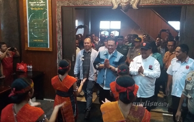Kunjungan Ketua MPR RI ke Tarutung Disambut Tarian Tortor