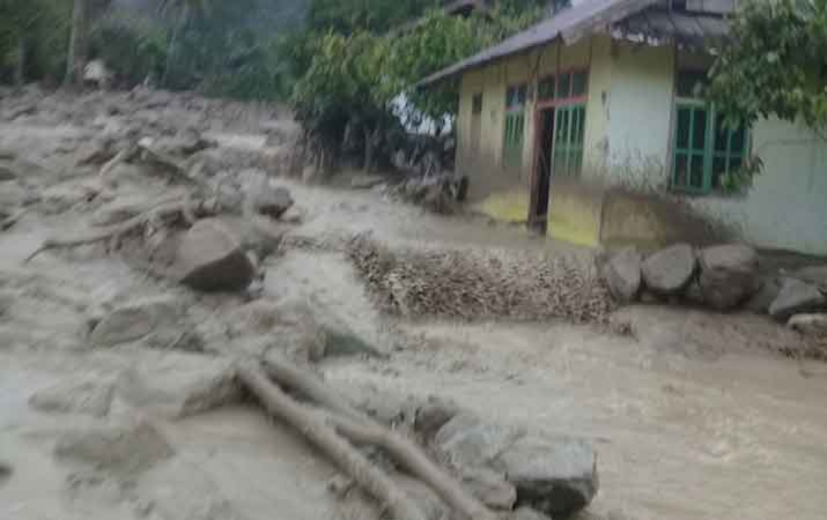 Banjir Bandang, Satu Warga Hilang, 900 Jiwa Mengungsi