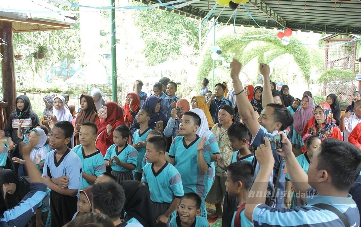 Anak-anak Disabilitas Diajak Tamasya