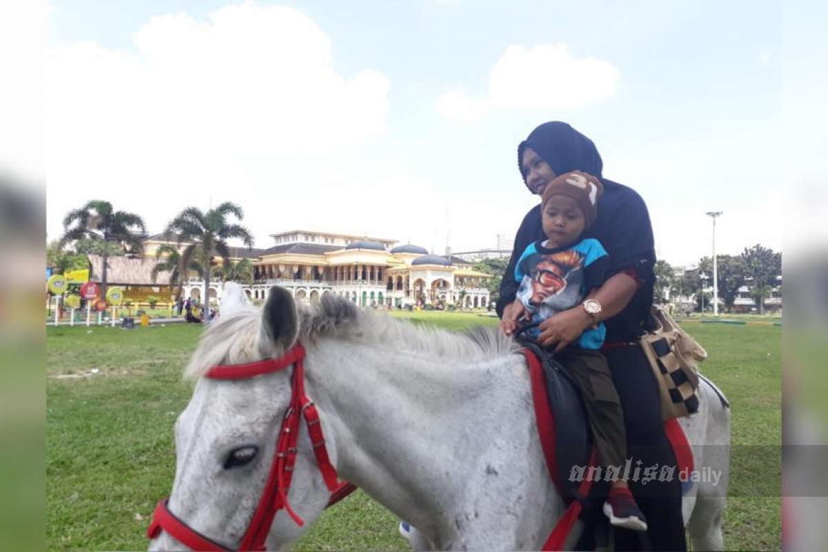 Berwisata ke Istana Maimun, Berburu Suvenir Menarik Hingga Berkuda