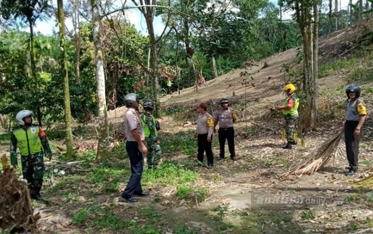 Polsek Tiga Juhar Bersama TNI Patroli Titik Api