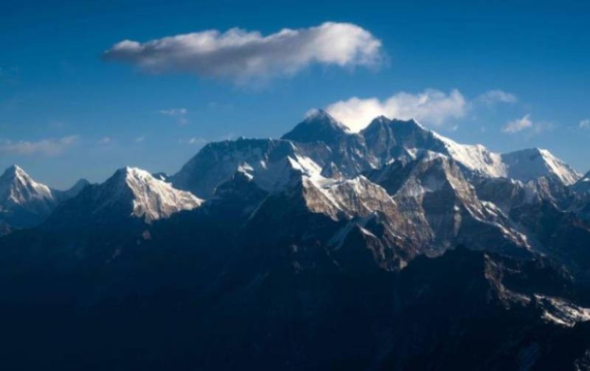Pemerintah Nepal Tutup Pendakian ke Gunung Everest