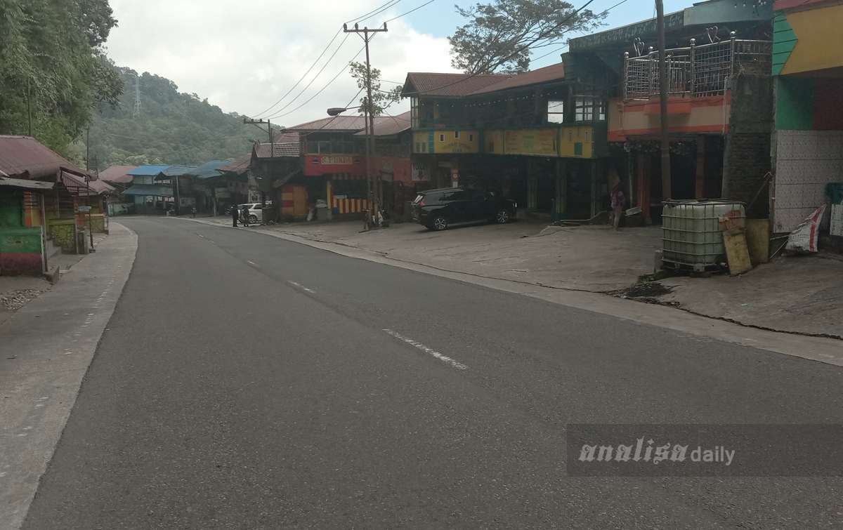 Pasar Buah Tutup dan Jalan Menuju Berastagi Sepi