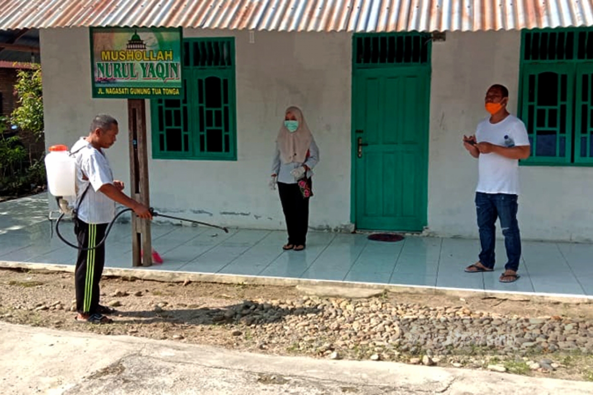 Antisipasi Penyebaran COVID-19, Masyarakat Gunungtua Tonga Giat Jumat Bersih