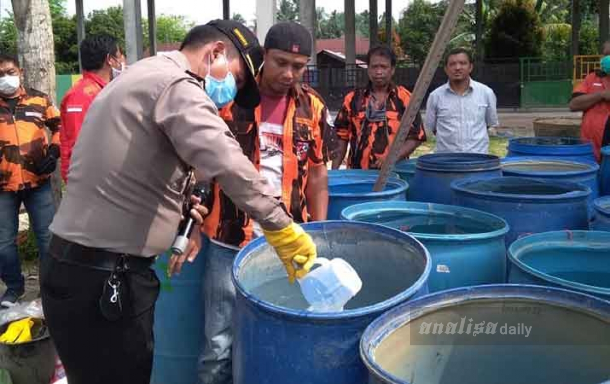 Muspika Bangun Purba Disinfeksi Pemukiman Warga
