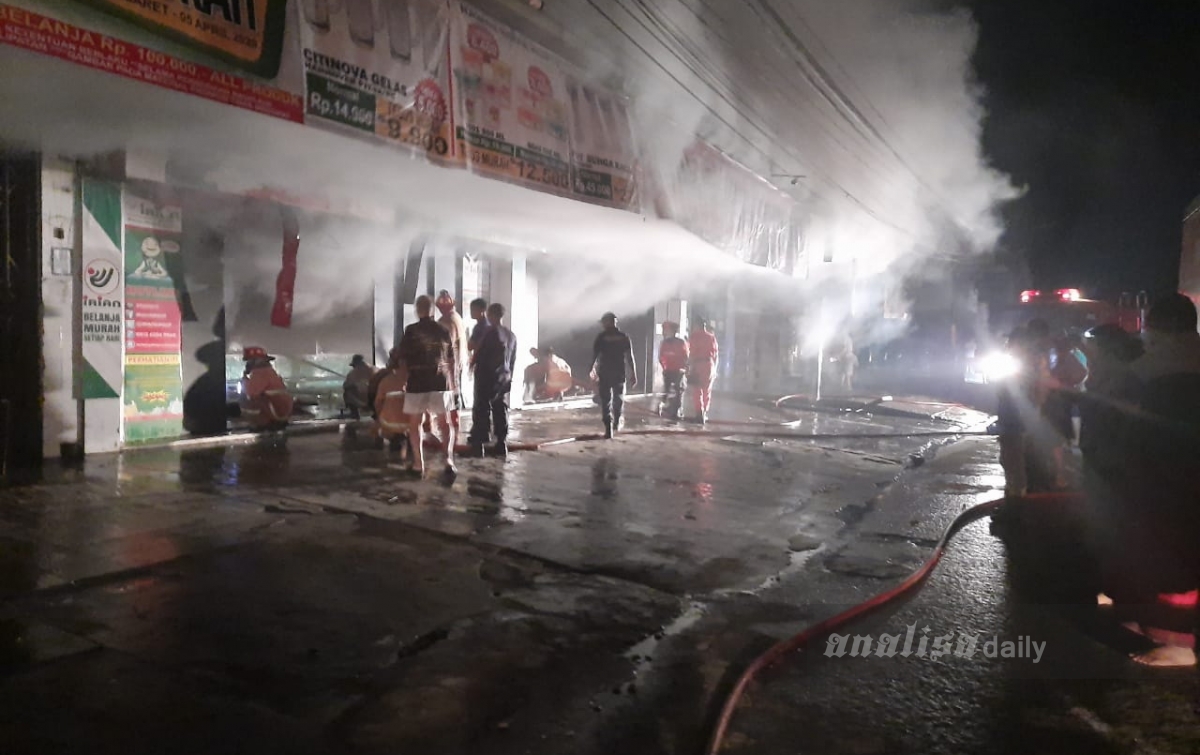 Supermarket Irian Tanjung Morawa Terbakar - Sumut ...