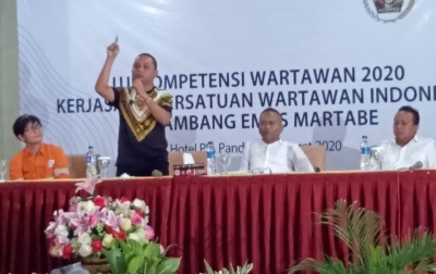 Bupati Tapteng Bantu PWI Ciptakan Wartawan Kompeten
