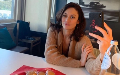 Rekan James Bond, Olga Kurylenko Positif Terinfeksi Corona