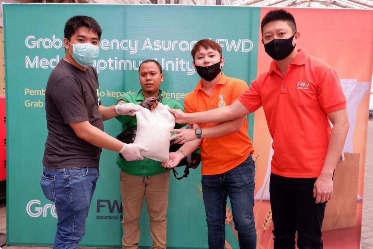 Grab dan FWD Bagikan 1.500 Paket Beras ke Mitra Pengemudi di Medan