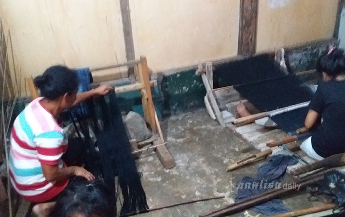 Perajin Tenun di Tapanuli Utara Mulai Resah