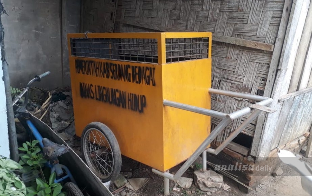 Kadis LHK Sergai Tarik Bantuan Becak Sampah
