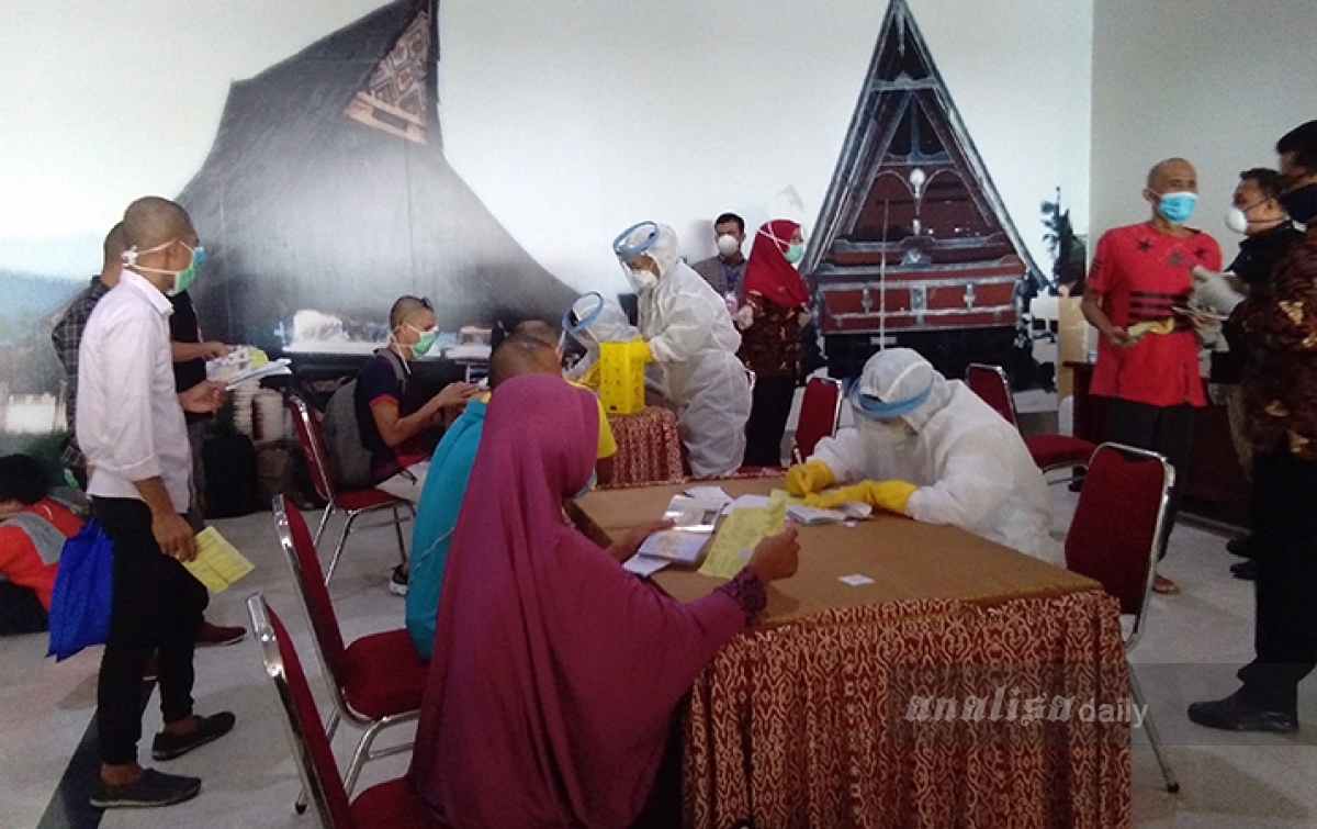 Tiba di Bandara Kualanamu dari Malaysia, 134 TKI Langsung Diisolasi