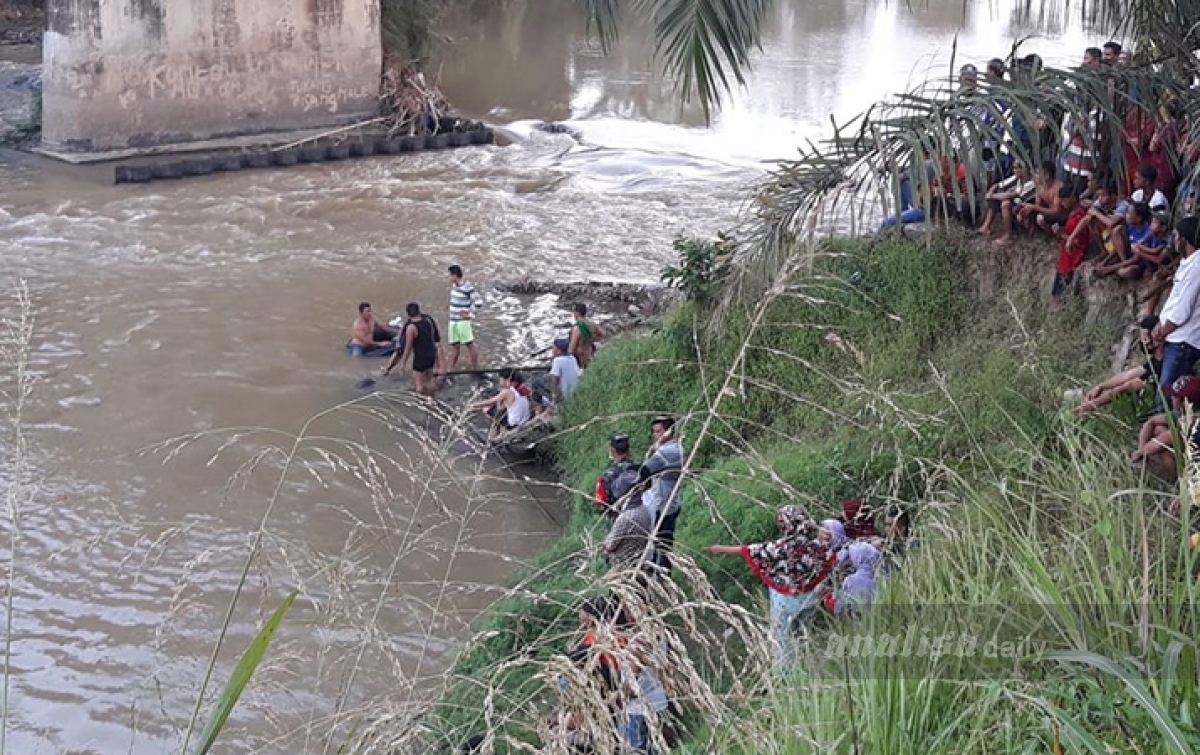 Warga Beringin Hanyut di Sungai Serdang