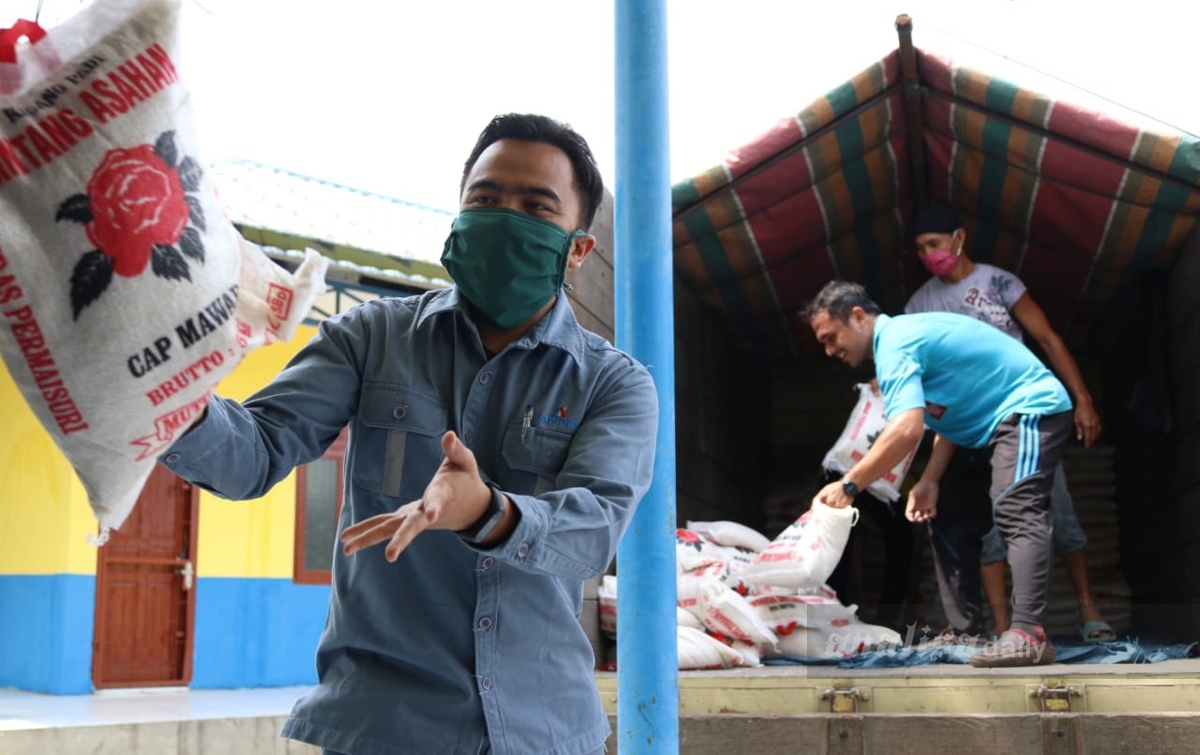 INALUM Kembali Serahkan 5 Ton Beras untuk Masyarakat