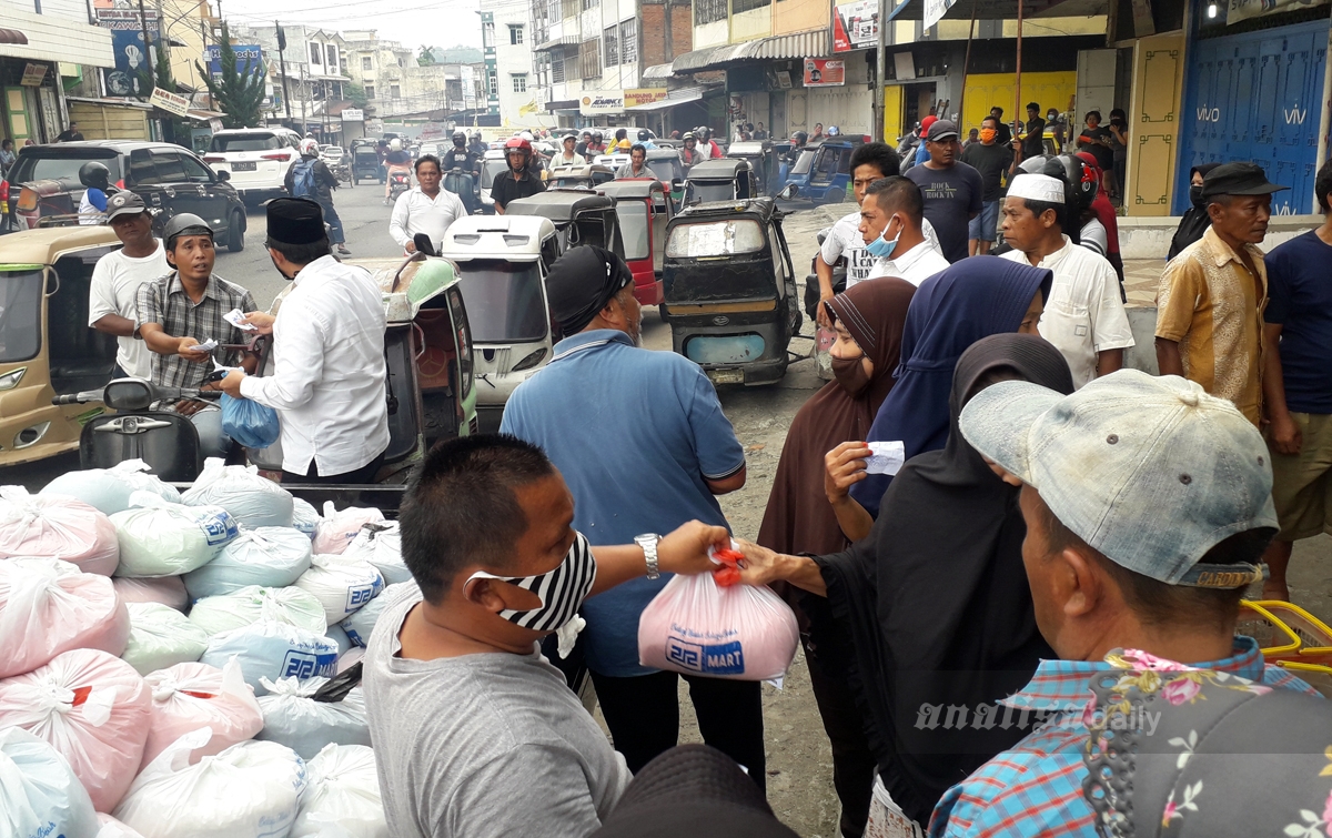 Klop Lamer Donasikan Rp 18 Juta untuk Penarik Becak