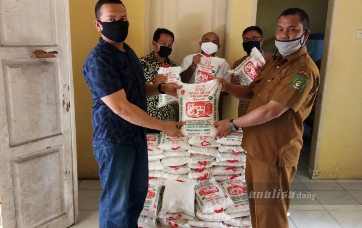 Peduli Wartawan, Apdesi Langkat Salurkan Bantuan Beras ke PWI