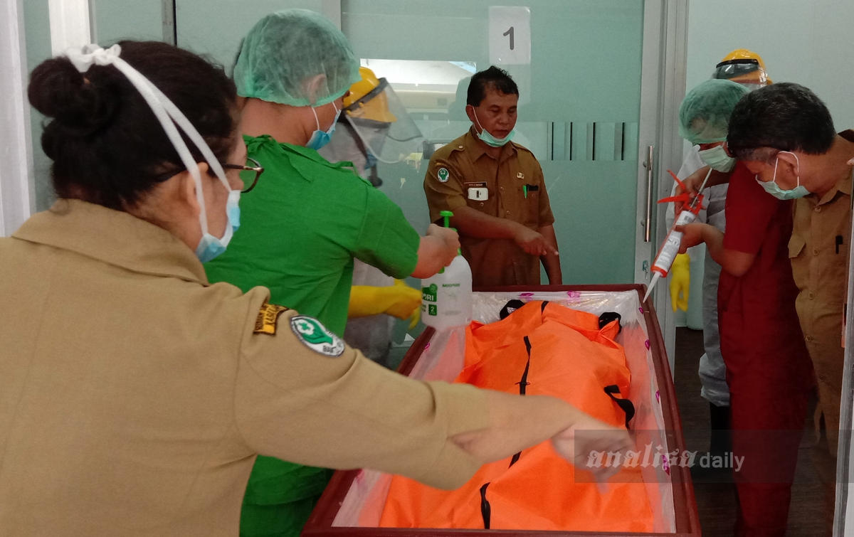 Gugus Tugas Latihan Membungkus dan Menguburkan Jenazah Corona