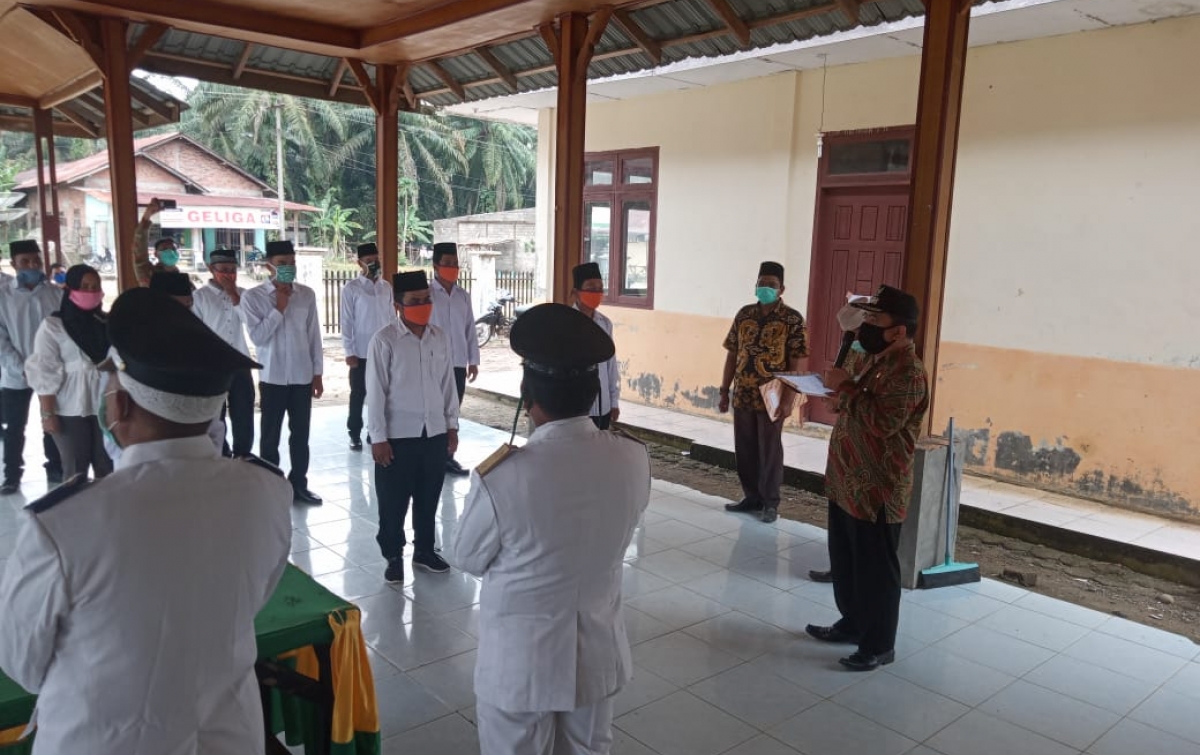 Camat Sosa Timur Minta Perangkat Desa Solid