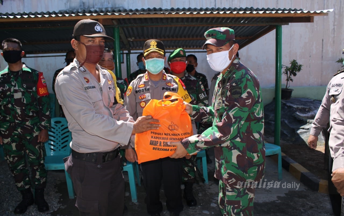 Polres Serdang Bedagai dan Dandim Bagikan Sembako