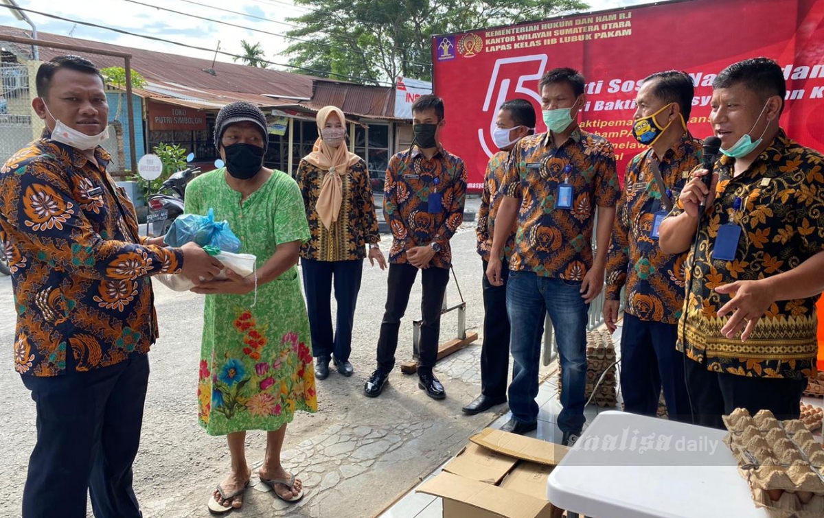 Peringati Hari Bakti, Lapas Lubuk Pakam Bagikan Paket Sembako