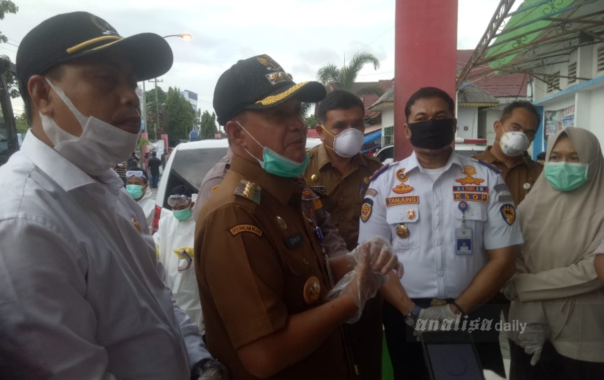 Bupati Batubara Jemput Ratusan TKI dari Malaysia - Sumut 