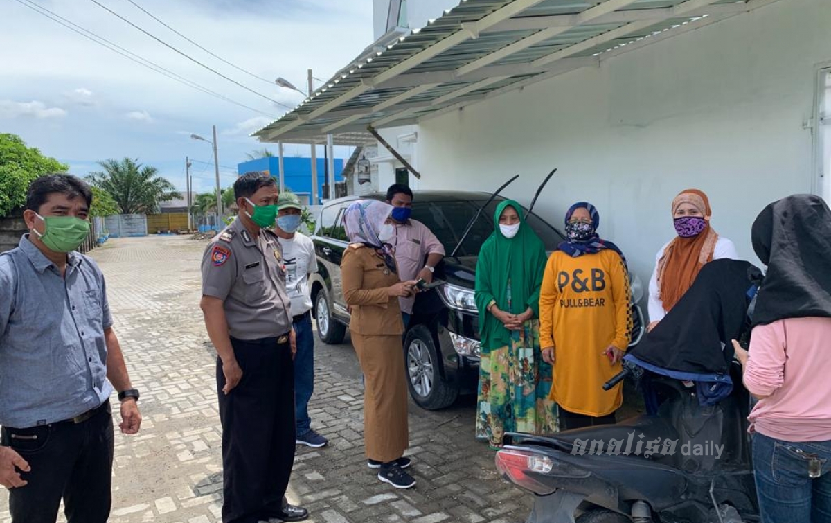Warga Protes Pembangunan di Atas Fasilitas Umum