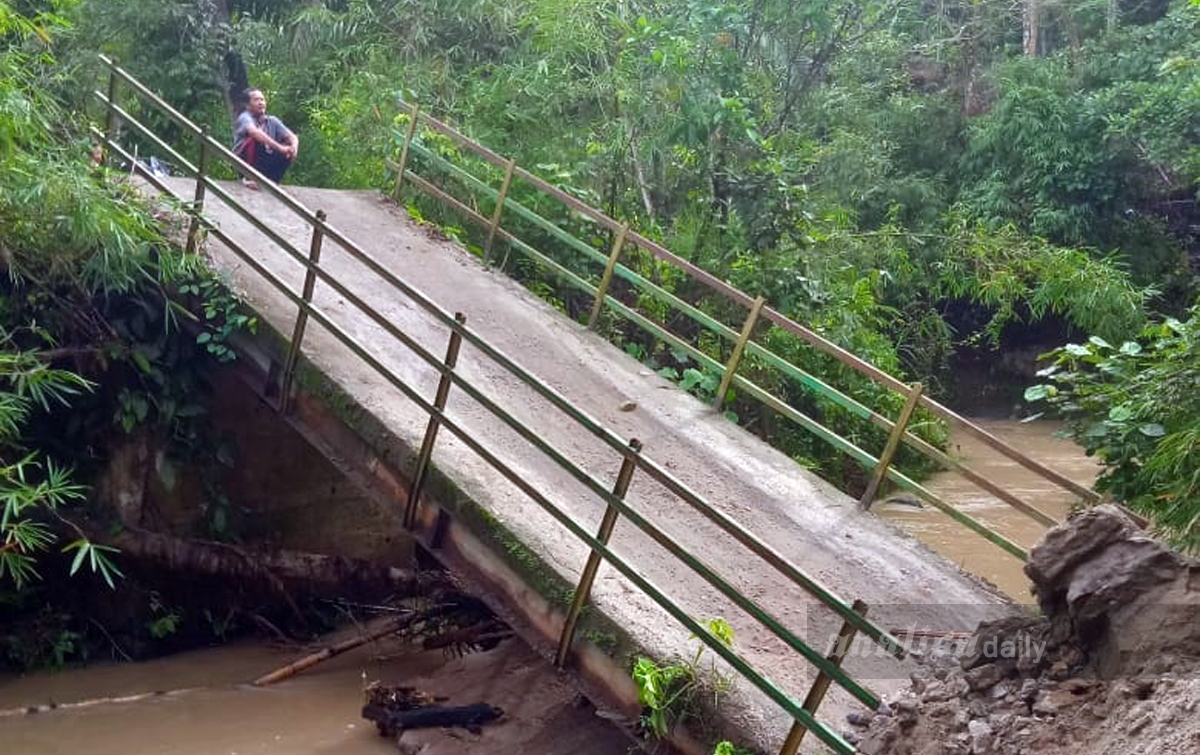 Jembatan Putus, Warga Minta Pemerintah Segera Memperbaikinya