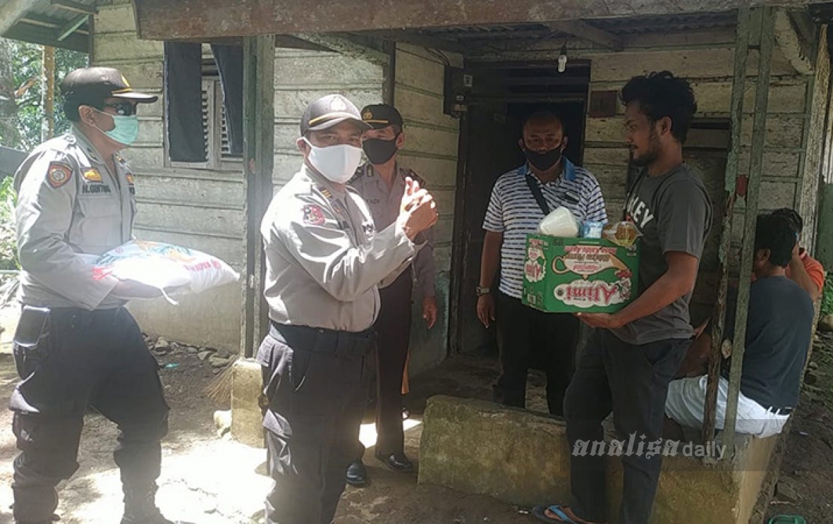 Mantan Napi Asimilasi dan Masyarakat Kurang Mampu Terima Bantuan