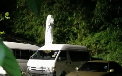 Pria Berpakaian 'Pocong' di Malaysia Takuti Warga Agar Patuhi Aturan Lockdown