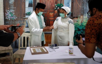 Pernikahan Nurjaman dan Ugi Dihadiri Delapan Orang