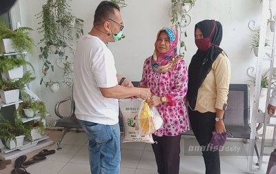 Pemborong Viral Salurkan Sembako