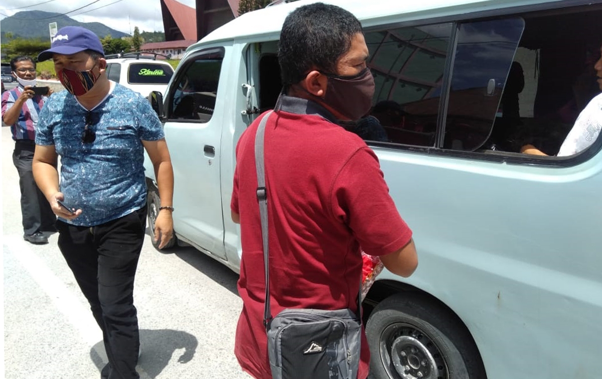 PWI Bona Pasogit dan Insan Pers Bagikan Masker