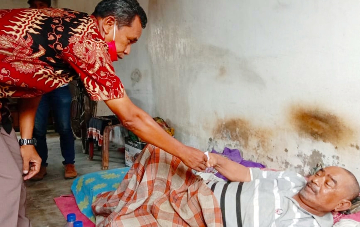 Zakky Sahri Bantu Keluarga Kurang Mampu