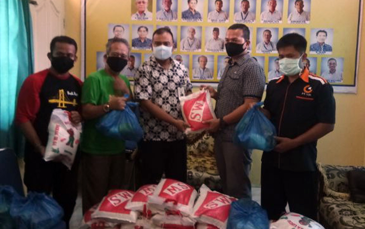 Bank Sumut Stabat Serahkan Sembako ke PWI Langkat - Sumut ...